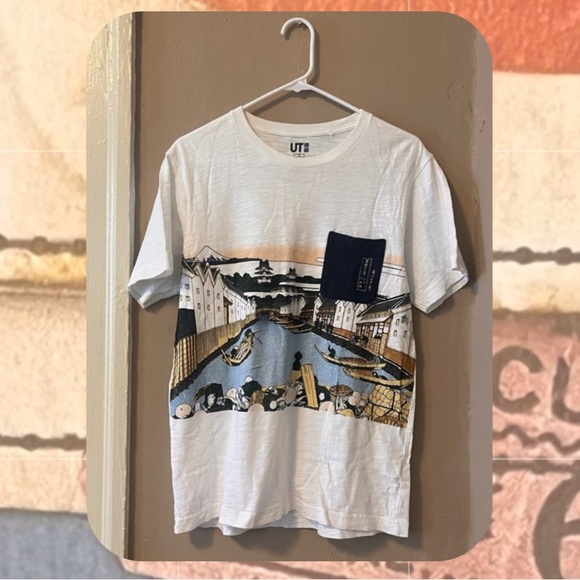 uniqlo 🎉rare🎉hokusai blue japanese theme white tshirt with front pocket - Picture 1 of 13